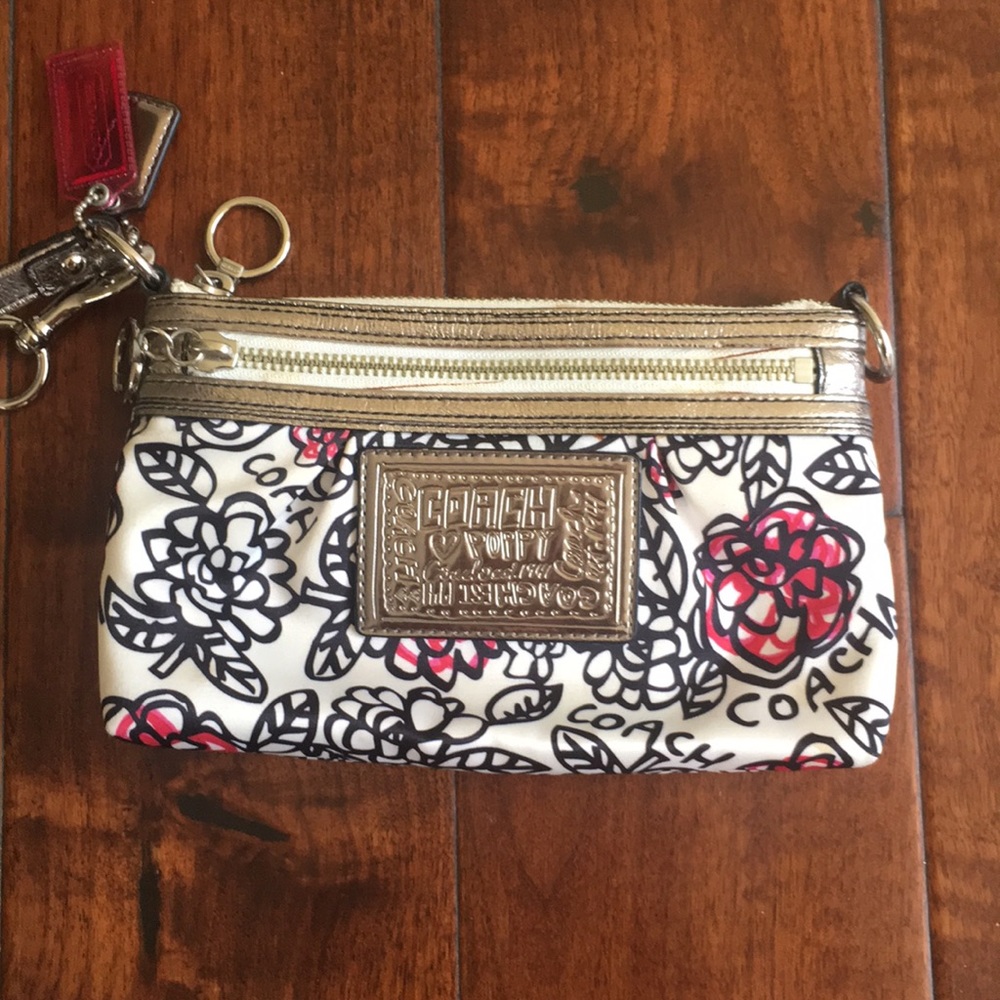 Coach poppy clutch